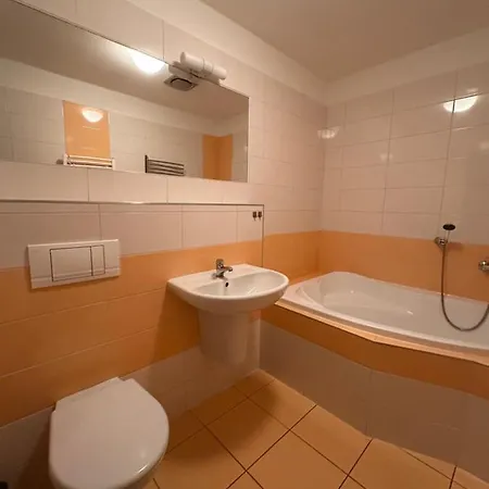 Apartman Ab Kryte Parkovani Zdarma Ceske Budejovice Exterior photo